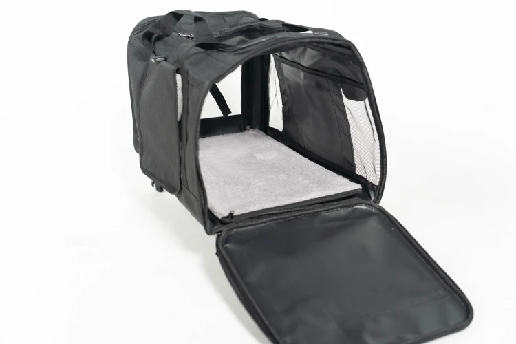 Transporter na kółkach dla psa i kota VETVERTA czarny | Rozszerzana torba transportowa 40 × 48 × 32 cm.jpg